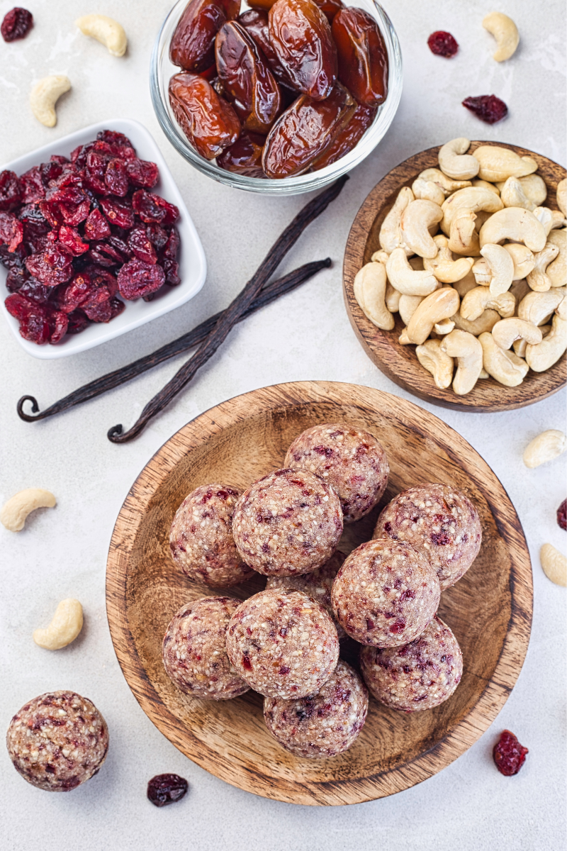 DATE CASHEW ENERGY BALLS